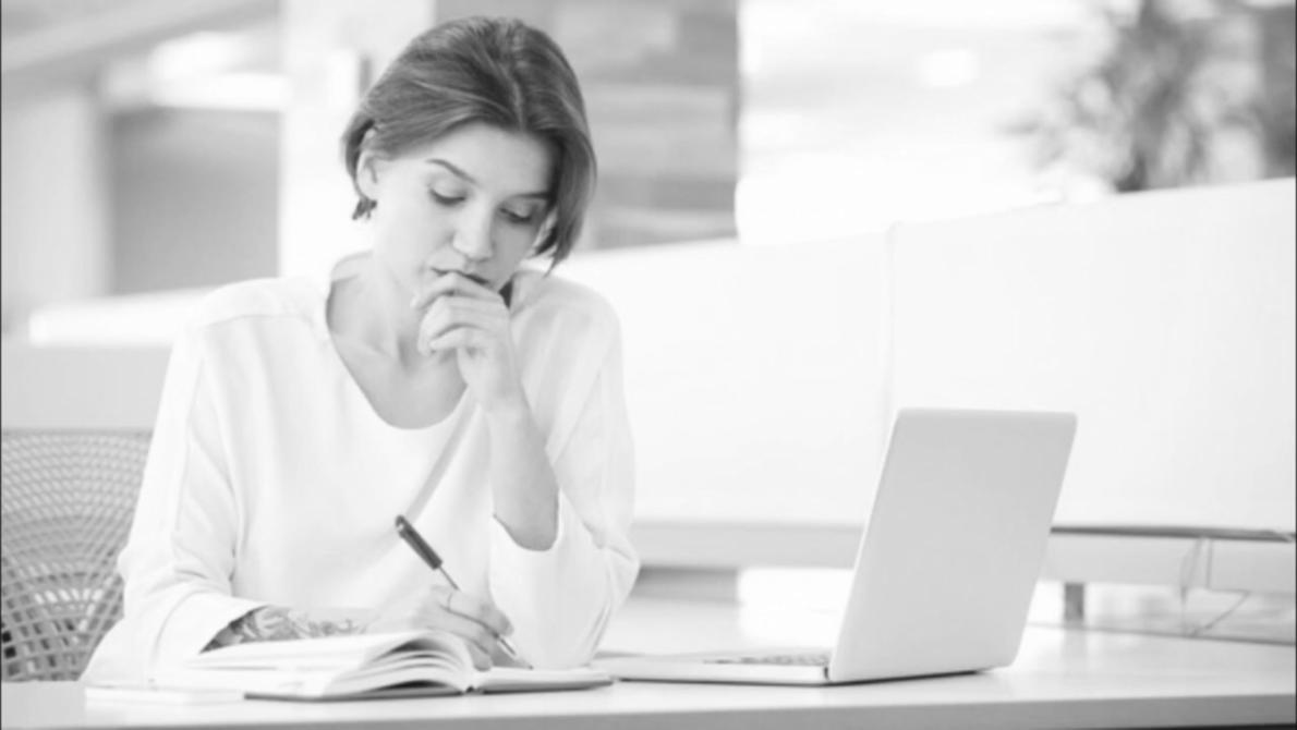 Environnement d'apprentissage reflétant notre approche pédagogique centrée sur la pratique financière